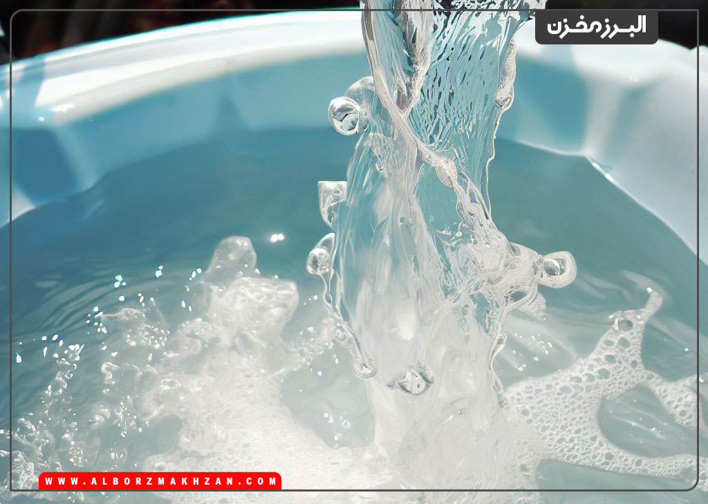 سرریز آب از مخزن آب